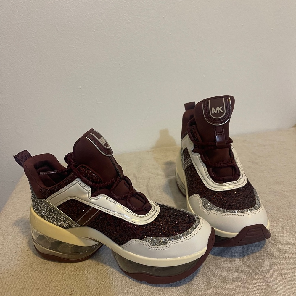 Michael Kors Burgundy  SIZE 7 , gently worn . - Picture 3 of 7